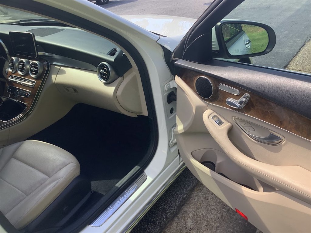 2017 Mercedes Benz C 300 photo 22