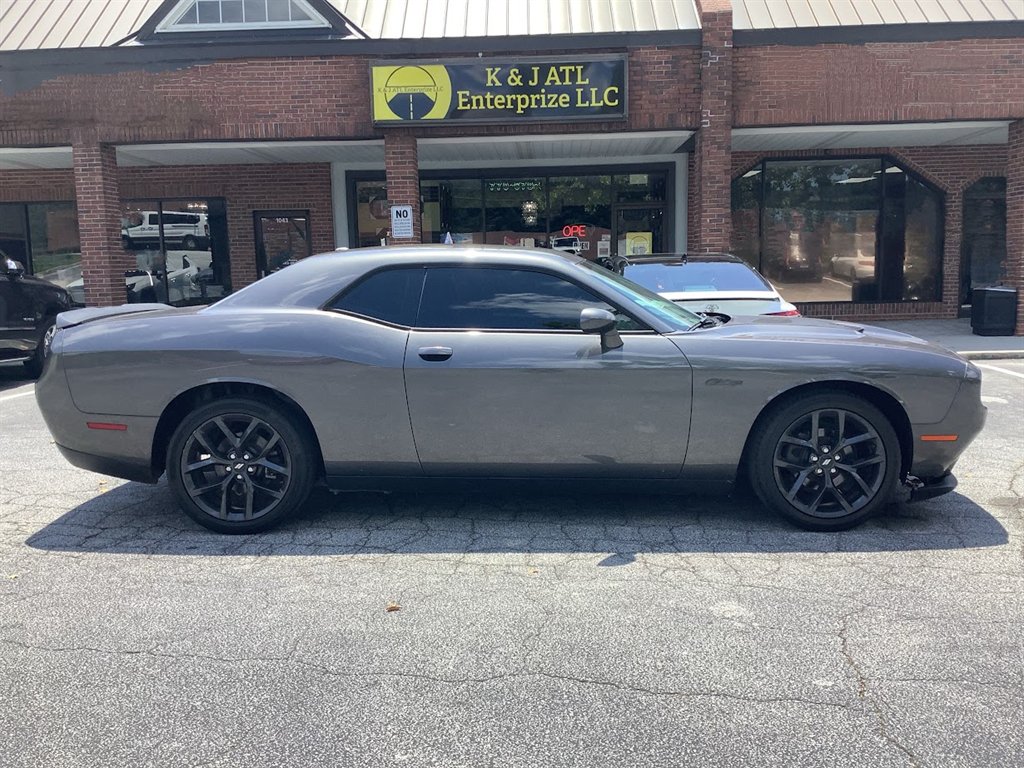 2019 Dodge Challenger SXT's photo